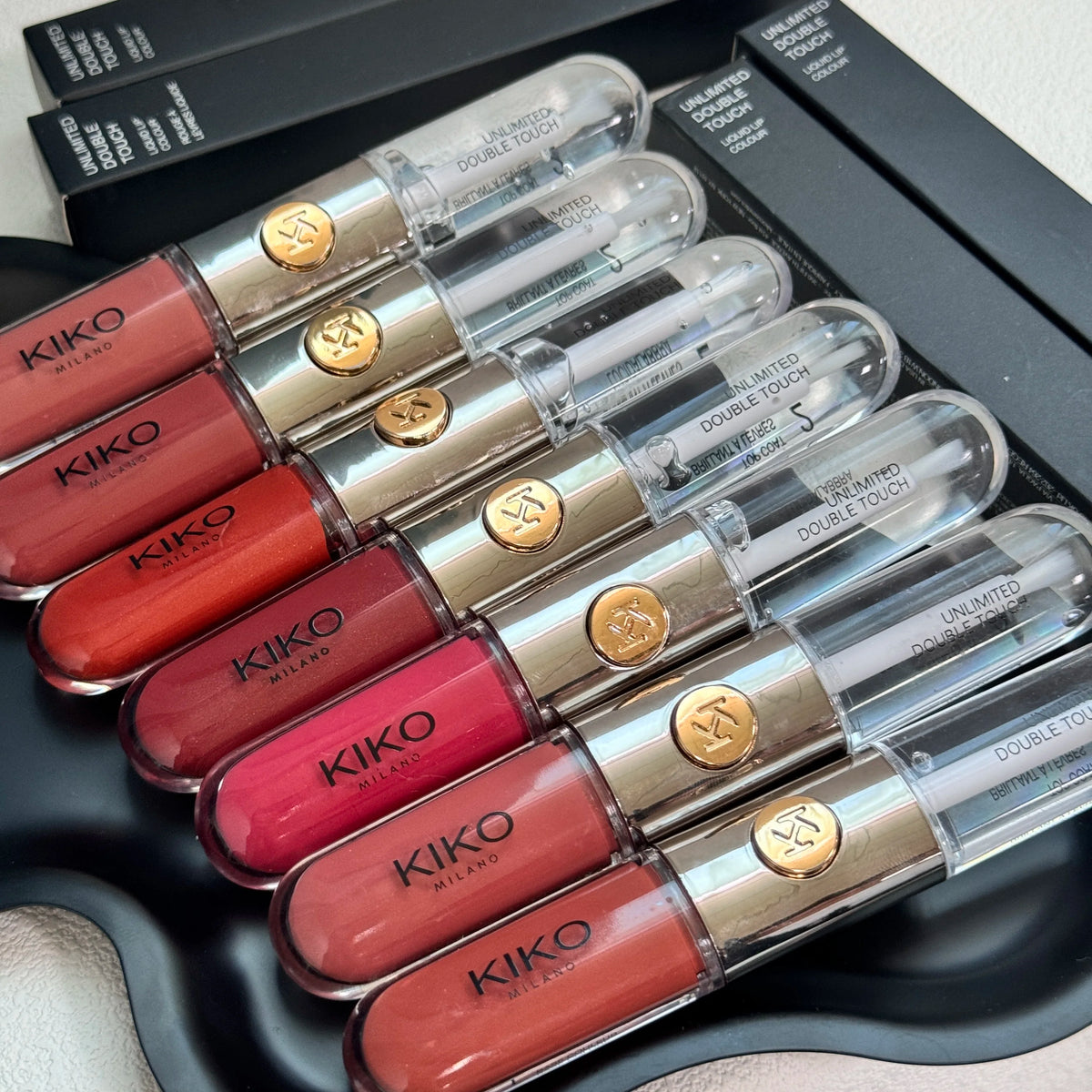 Rossetto a doppia punta Kiko, lucidalabbra effetto specchio trasparente, non sbiadisce, lucidalabbra opaco e vellutato, tinta latte e pasta di fagioli, trucco nude