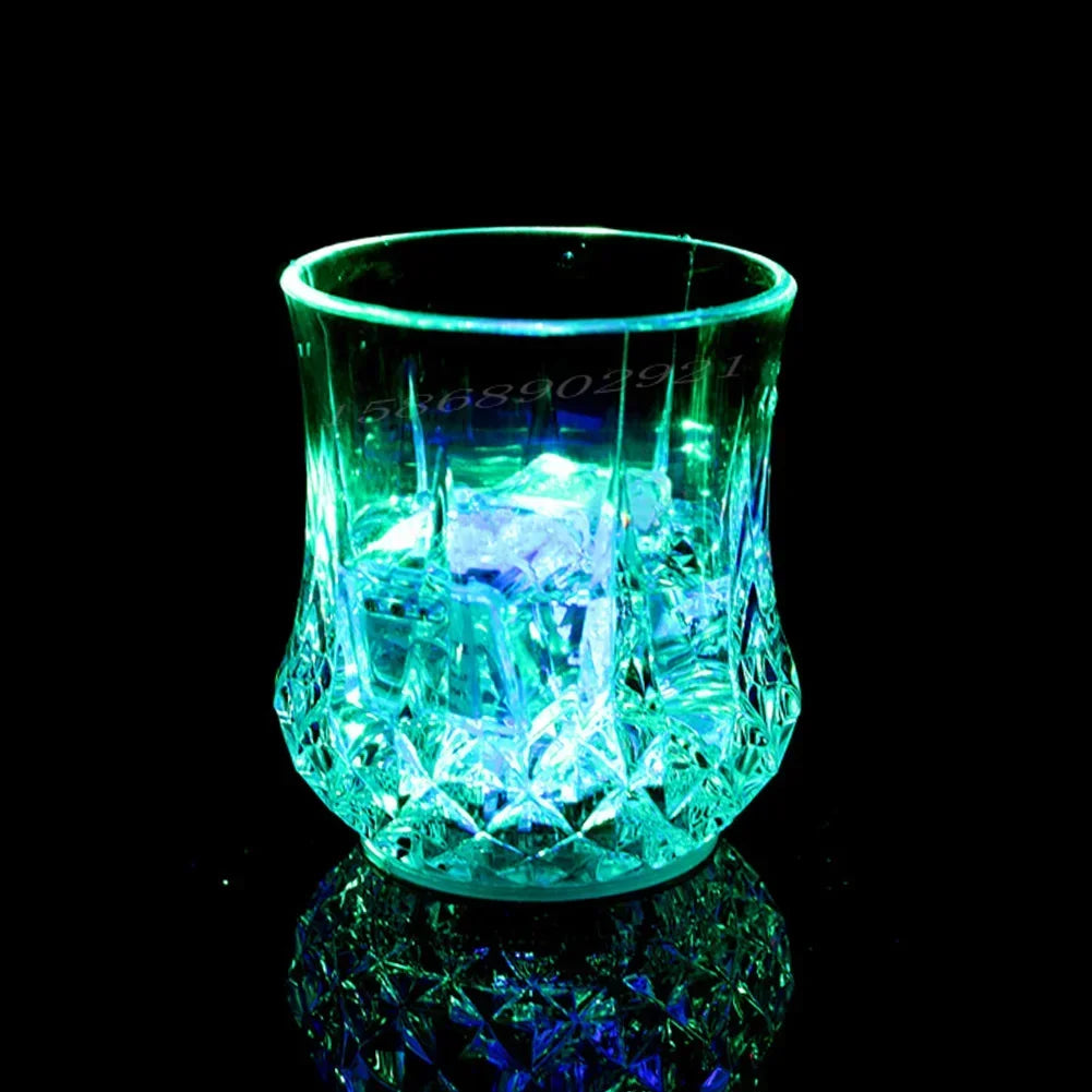 70ml LED lampeggiante tazza vino birra whisky tazza acqua bevande bicchieri automatici tazza incandescente bar festa forniture per la casa