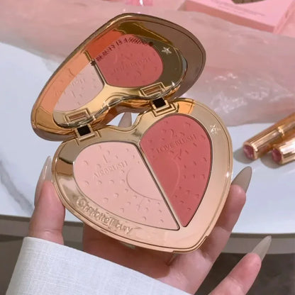 Charlotte, lucidalabbra al gusto di frutta, blush in polvere colorata, stick, tubetto rosa e oro, rossetto facile da applicare, Tilbury Cosmetics.