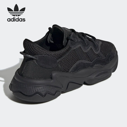 Adidas Originals OZWEEGO 'Black Warrior', sneakers casual retrò in rete, modello interamente nero, EE7775.