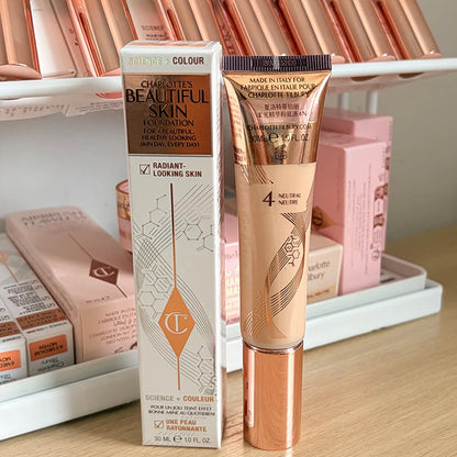 Charlotte Tilbury Soft Light Essence Fondotinta Liquido con Acido Ialuronico per un Aspetto Sano e Luminoso Naturale, Cosmetici per Pelle Secca