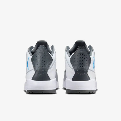 Sneakers Nike bianche e grigie, modello medio, con dettagli patchwork, dal design semplice ed elegante, dotate di suola ammortizzata, perfette per un look casual alla moda. IF0848-141
