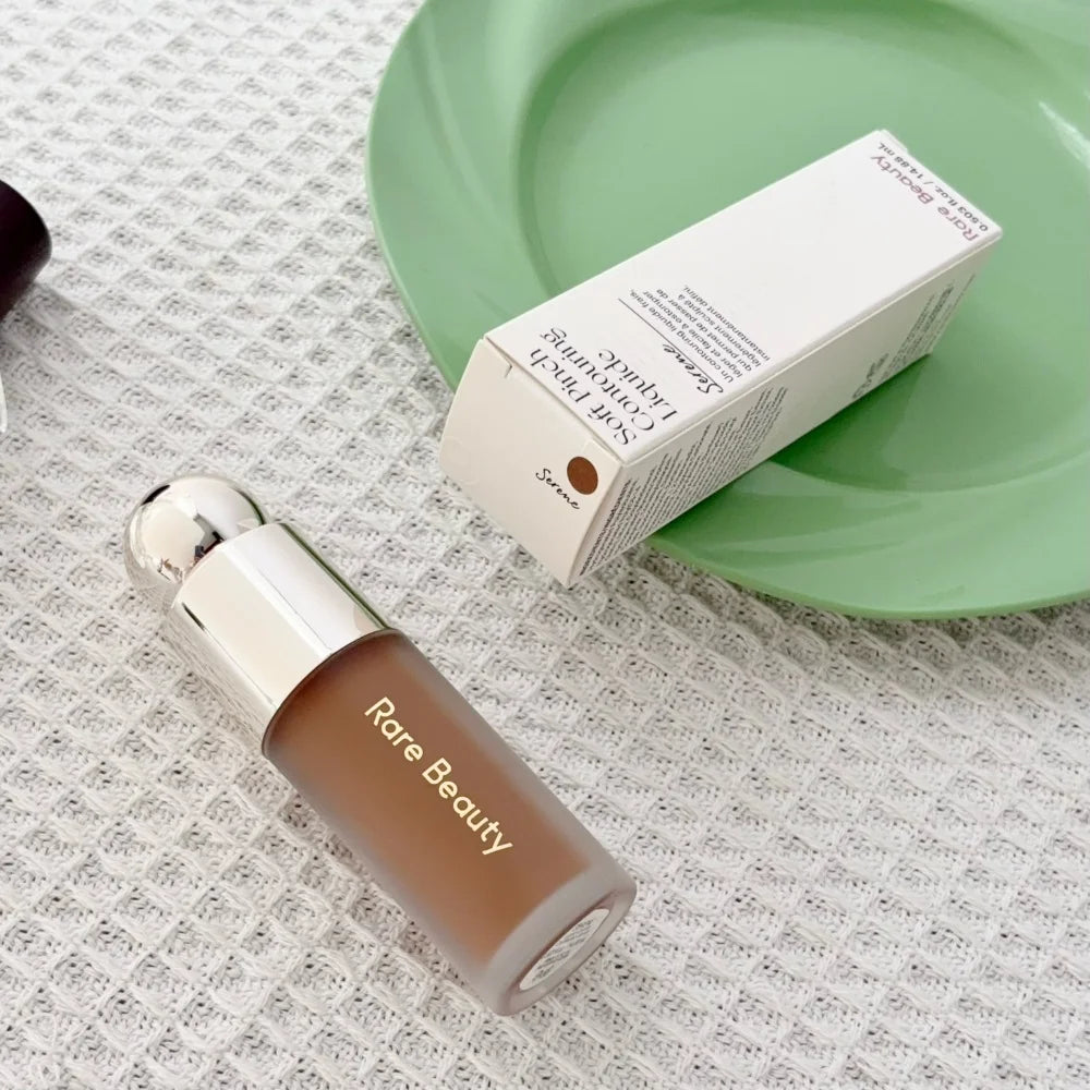Rare Beauty Illuminante Innovativo Effetto Seta Leggero, Lucidalabbra Resistente all'Acqua a Lunga Durata, Contouring Liquido, Cosmetici Regalo