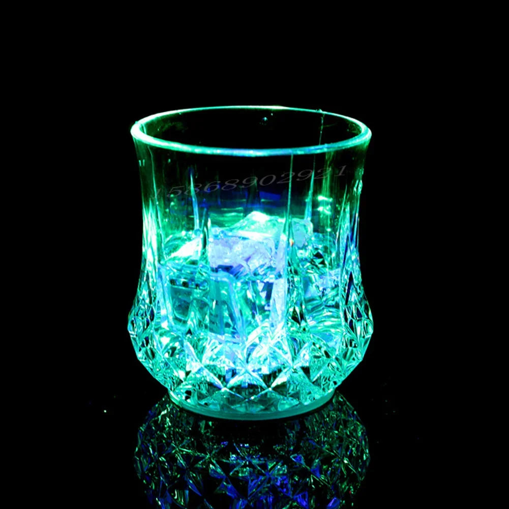 70ml LED lampeggiante tazza vino birra whisky tazza acqua bevande bicchieri automatici tazza incandescente bar festa forniture per la casa