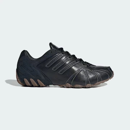Sneakers vintage alla moda Adidas Retro con motivo a conchiglia, nere con cuciture bianche e suola in gomma IH1654