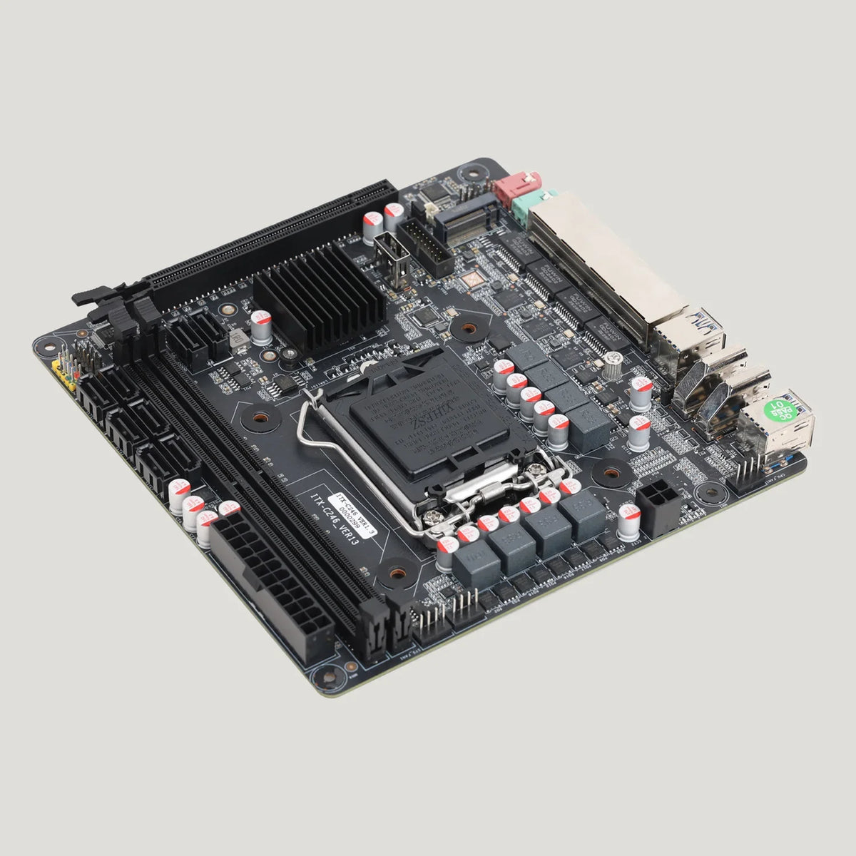 Scheda Madre NAS Mini Vpro YX-C246 a 8 Alloggiamenti 8 SATA 4 LAN 2xDDR4 3xM.2 PCIe x16 LGA1151 Supporta E-2100 E-2200 Core di 8a e 9a Generazione