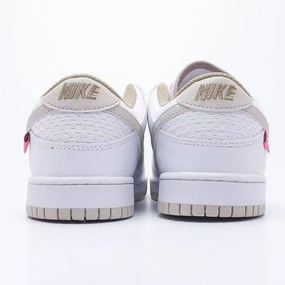 Sneakers basse Nike bianche e grigio chiaro con dettagli rosa menta, pannelli in rete per una maggiore traspirabilità, modello casual alla moda DX6060-121