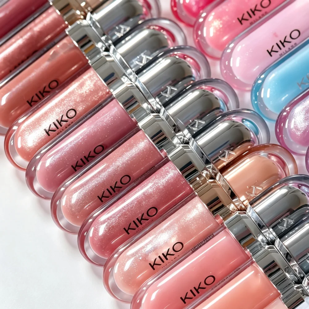 KIKO Milano 3D Hydra Lip Gloss, il rossetto volumizzante che ha fatto il giro del web, trasparente, non si trasferisce, offre un effetto lucido e un aspetto a specchio, ideale per un trucco naturale e un look nude.