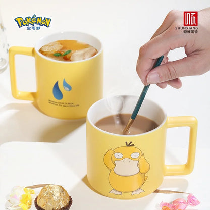 SHUNXIANG Pokémon Licenza Psyduck Tazza 350ml Cartoon Tazza di Ceramica Colazione Latte Tazza di Caffè Autentico Anime Bicchieri Tazze di Acqua