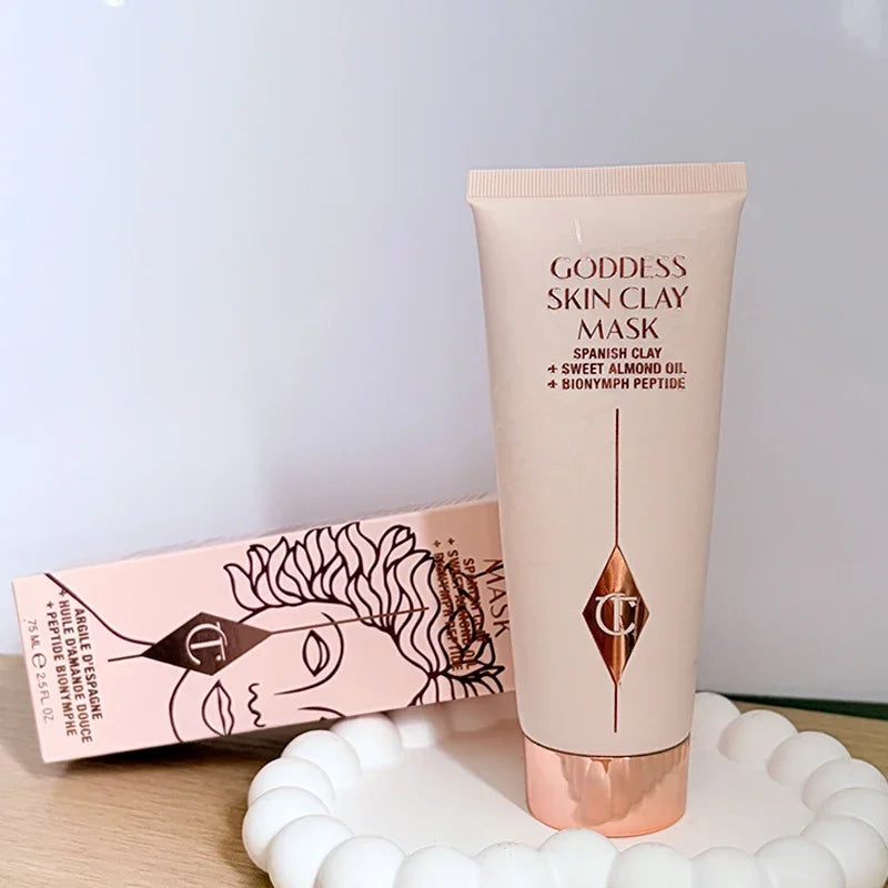 Charlotte, lucidalabbra al gusto di frutta, blush in polvere colorata, stick, tubetto rosa e oro, rossetto facile da applicare, Tilbury Cosmetics.