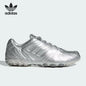 Sneakers vintage alla moda Adidas Retro con motivo a conchiglia, nere con cuciture bianche e suola in gomma IH1654