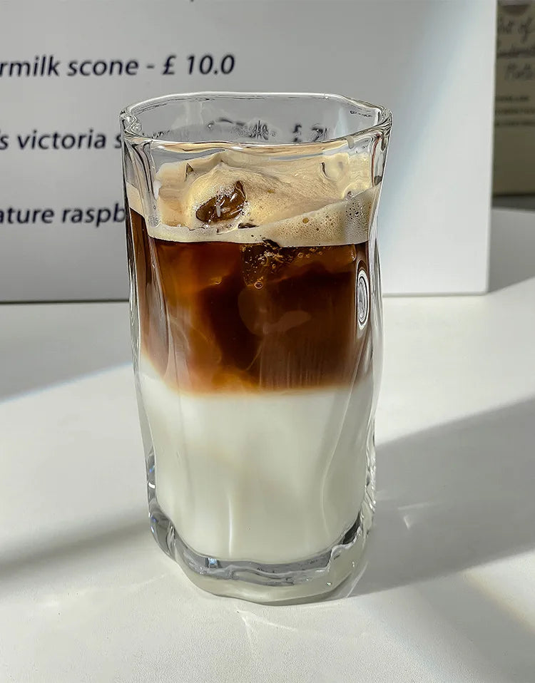 Tazza di succo in vetro irregolare per uso domestico