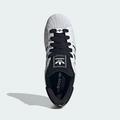 Sneakers classiche adidas Originals Shell Toe bianche e nere con colorblock, scarpe sportive casual KI9521
