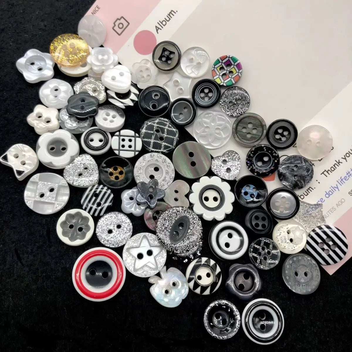 15/25 pezzi di alta qualità nero pulsante casuale fiore da cucire in resina bianco squisito bellissimo bottone decorativo stile Ins