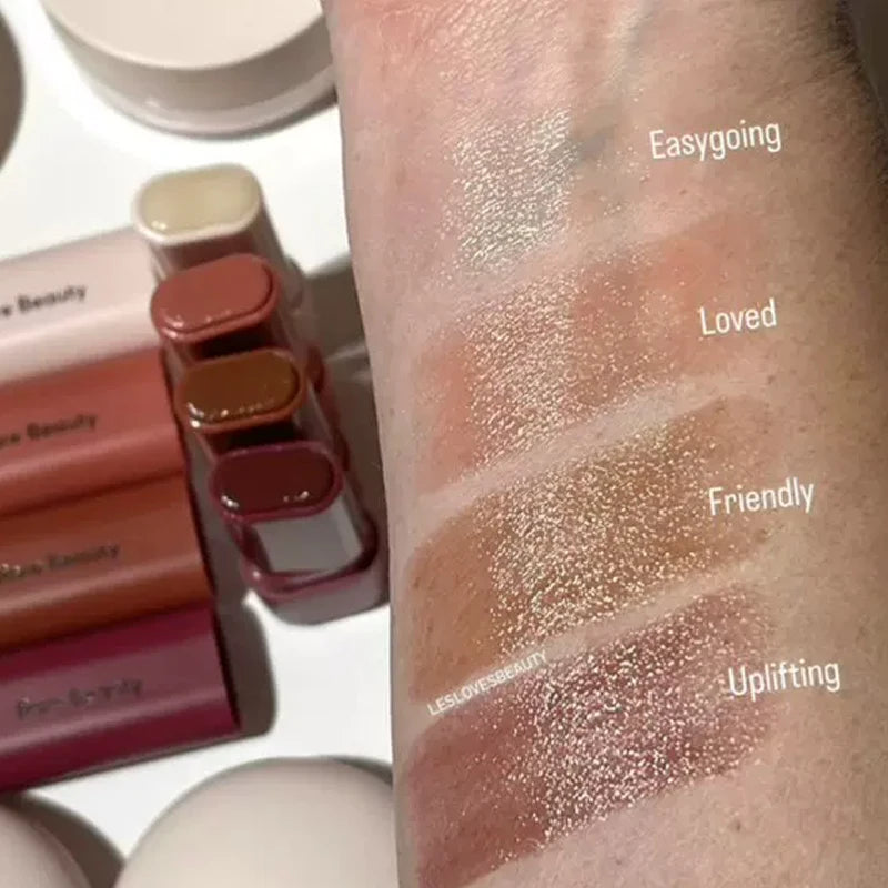 Rare Beauty Easygoing Loved Uplifting Friendly Balsamo labbra burroso, lucidalabbra idratante a lunga tenuta, trucco, blush morbido, opaco, volumizzante