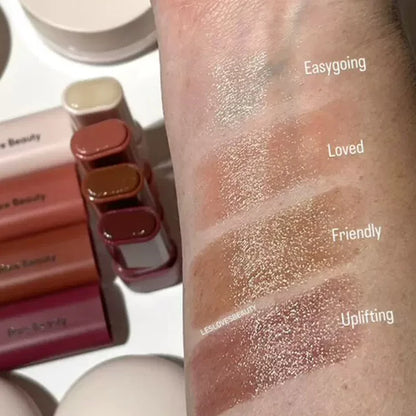 Rare Beauty Easygoing Loved Uplifting Friendly Balsamo labbra burroso, lucidalabbra idratante a lunga tenuta, trucco, blush morbido, opaco, volumizzante