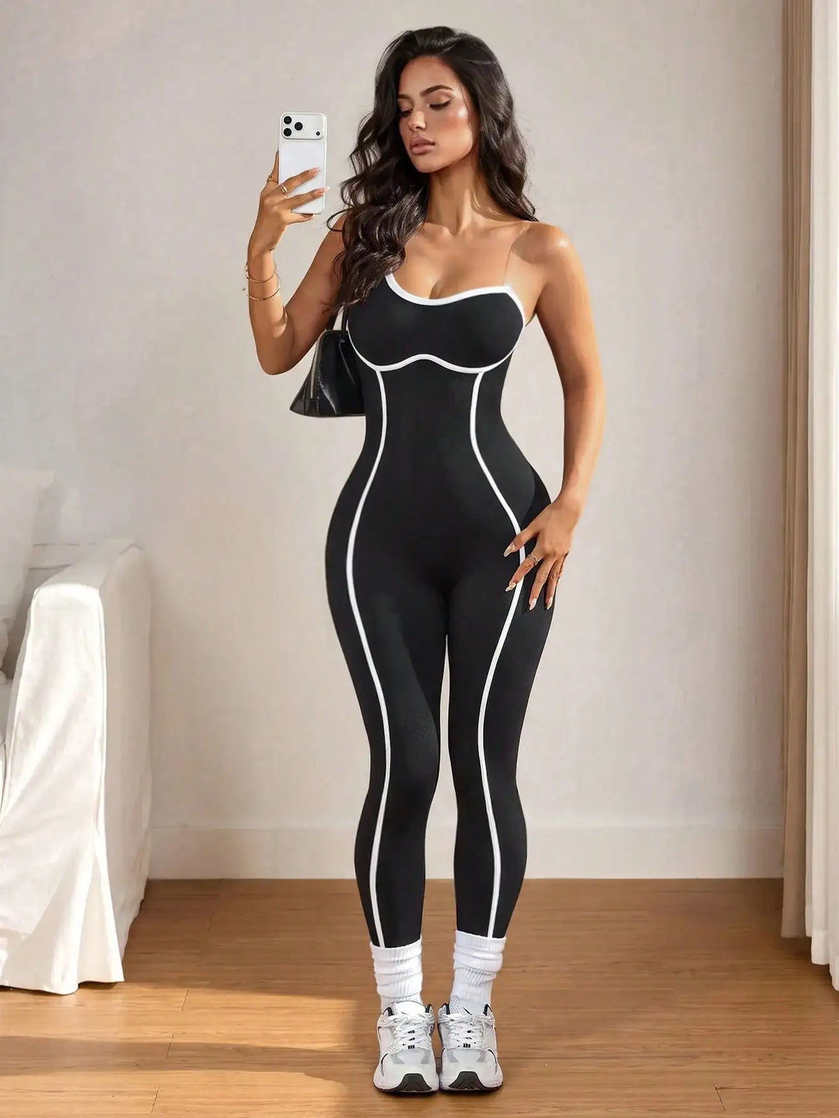 Tuta da yoga senza cuciture per donna, con bordi bianchi, senza maniche, con spalline sottili, body da palestra, controllo della zona addominale, effetto push-up sui glutei, ideale per allenamento, corsa e fitness.