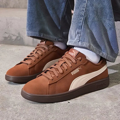 Sneaker Casual Retro PUMA in Pelle Scamosciata con Suola Morbida, Resistenti e Adatte per la Città, Scarpe Sportive Semplici a Taglio Basso 390984-35