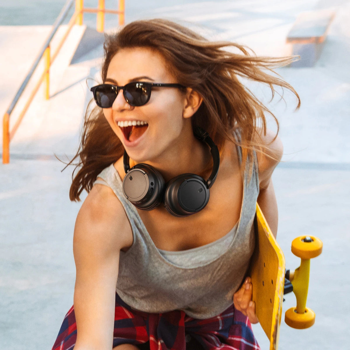 Oneodio EKSA V16 Cuffie wireless Bluetooth 5.3 Cuffie over-ear con microfono Modalità bass/pop Cuffie Hi-res HiFi cablate APP 90 ore