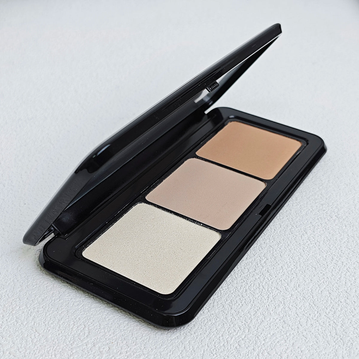 KIKO Milan Collezione Trucco Palette Contouring e Illuminante 3 Colori Cipria Fissante Ombretto Set per Principianti per Contouring e Fondotinta