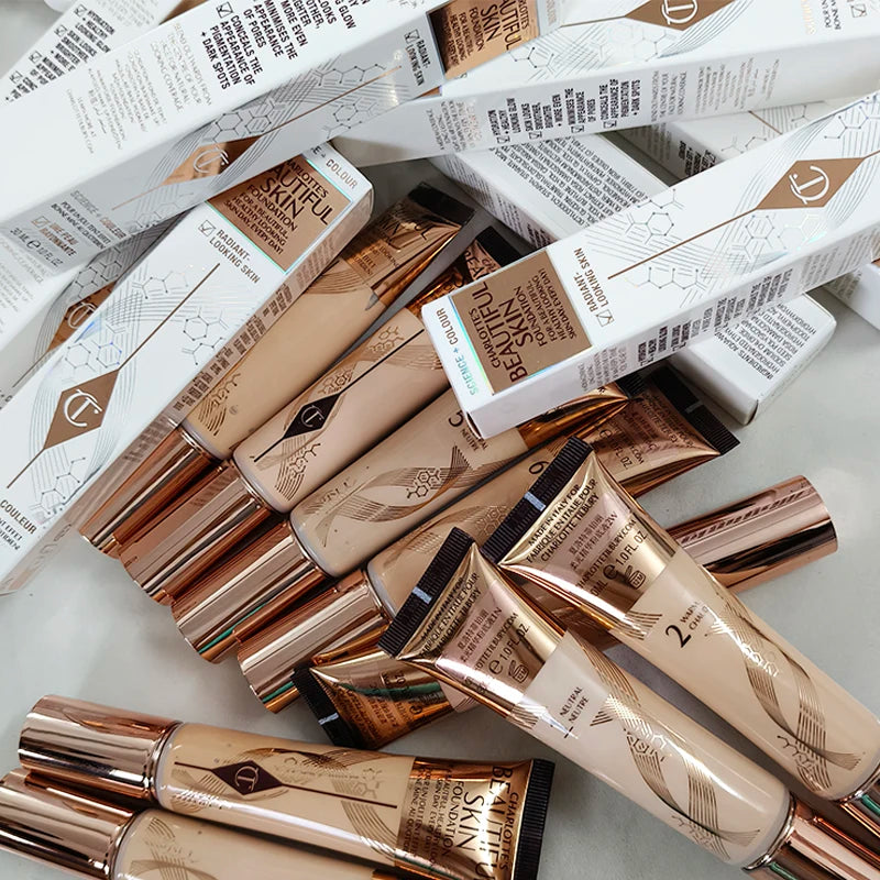 Charlotte Tilbury Soft Light Essence Fondotinta Liquido con Acido Ialuronico per un Aspetto Sano e Luminoso Naturale, Cosmetici per Pelle Secca
