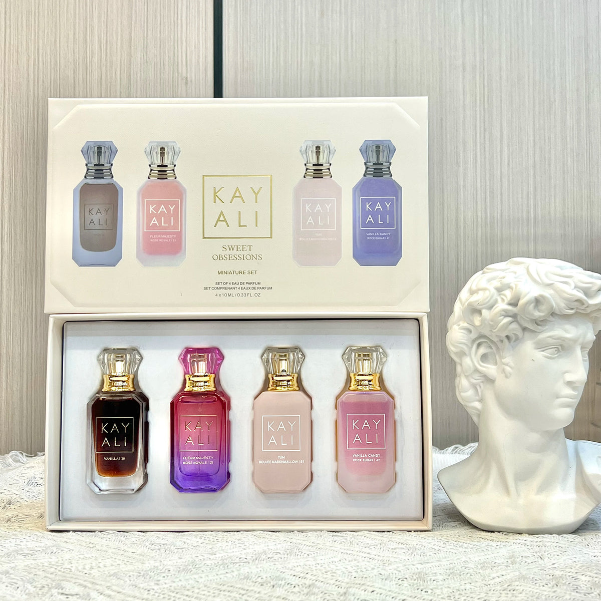 KAYALI Set di 4 Mini Profumi da 10ml, Fragranze Vaniglia, Oud, Floreali, Fruttate, Orientali, Lunga Durata, Unisex, Eau De Parfum, Set da Viaggio di Lusso