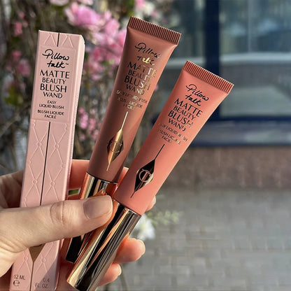 Charlotte Tilbury Highlight Spotlight Brightening Air Cushion Pen, Penna Illuminante in Polvere Cosmetica ad Alta Lucentezza, Blush Air Cushion Pen Star Makely