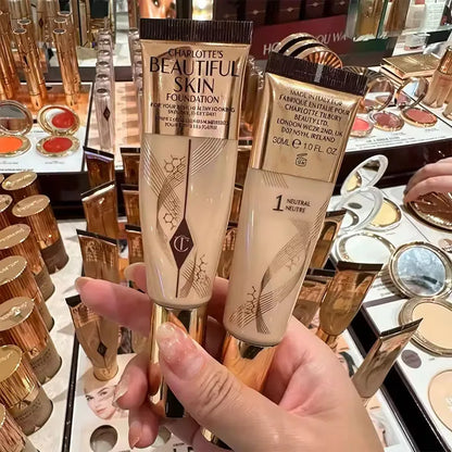 Charlotte Tilbury Soft Light Essence Fondotinta Liquido con Acido Ialuronico per un Aspetto Sano e Luminoso Naturale, Cosmetici per Pelle Secca