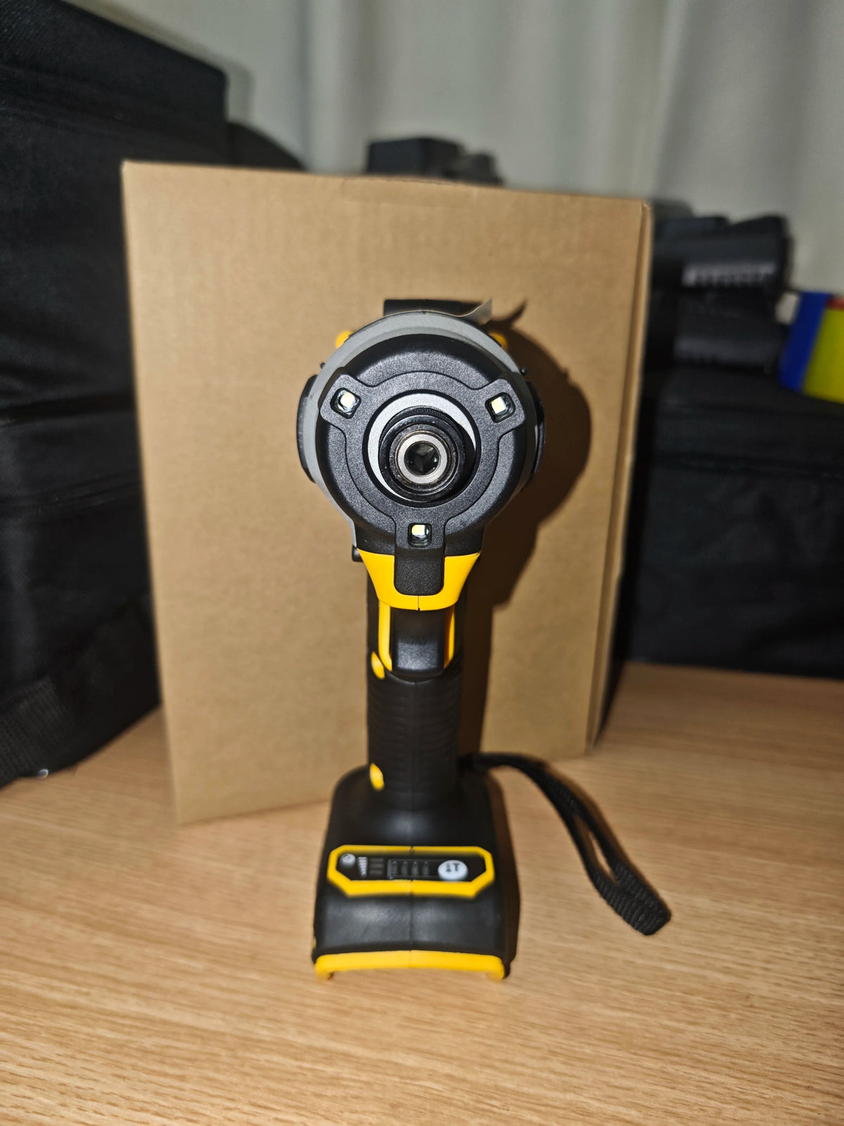 DEWALT DCF850: avvitatore a impulsi senza spazzole, batteria al litio da 20 V, avvitatore elettrico ad alta coppia, utensile elettrico professionale.