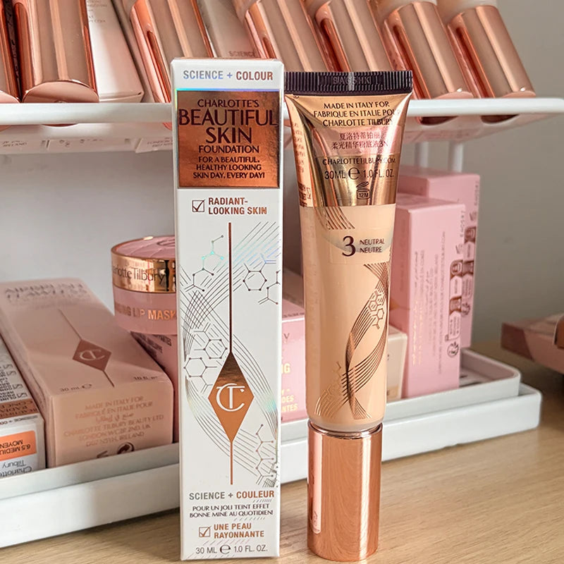 Charlotte Tilbury Soft Light Essence Fondotinta Liquido con Acido Ialuronico per un Aspetto Sano e Luminoso Naturale, Cosmetici per Pelle Secca
