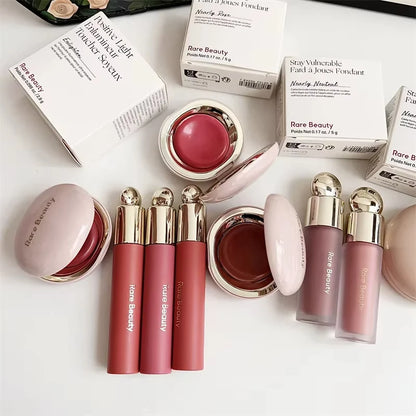Rare Beauty Blush in Crema Effetto Fondente, Texture Opaca e Perlescente, Blush Glitterato, Illuminante, Nutriente, Idratante, Lucidalabbra
