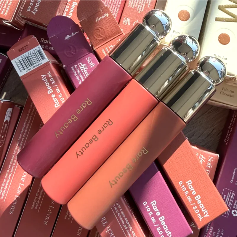 Rossetto Liquido Rare Beauty Selena, Lunga Durata, Cosmetico per Donne, Gloss Labbra Opaco Impermeabile, Happy Hope Honesty