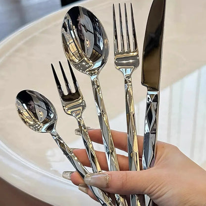 Set di posate in acciaio inossidabile con finitura a taglio diamantato di alta qualità, coltello, forchetta e cucchiaio per bistecche con manico rinforzato, posate occidentali di lusso per uso domestico e alberghiero
