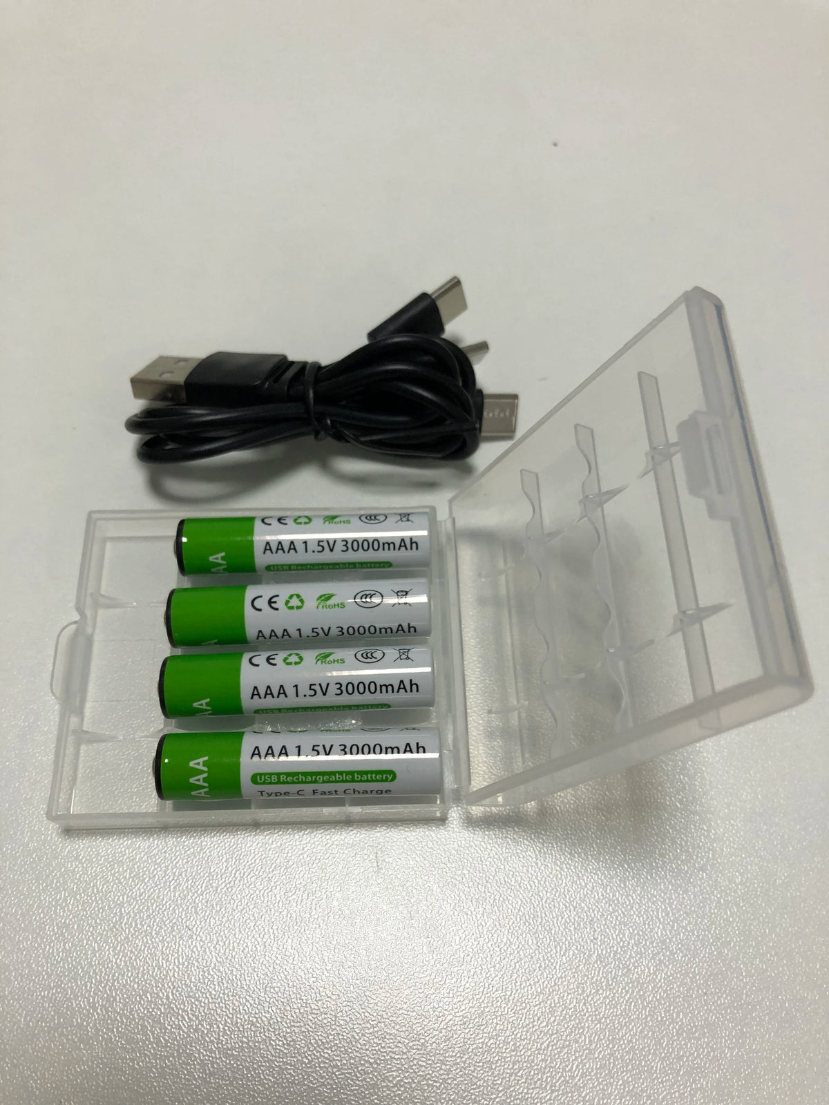 Nuove Batterie al Litio Ricaricabili AA 1.5V 3800mAh + AAA 3000mAh, Ricarica Rapida, 1200 Cicli, con Cavi Gratuiti e Scatola