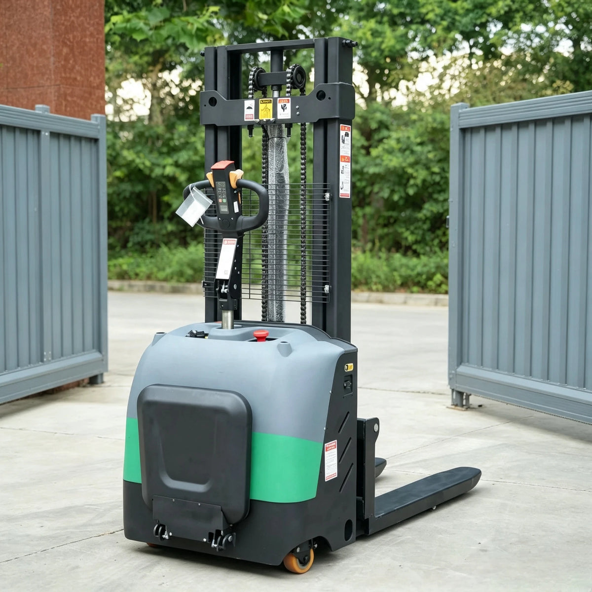 Transpallet Elettrico a Spinta Manuale con Capacità di 1,5-2 Tonnellate per la Movimentazione di Materiali in Magazzino