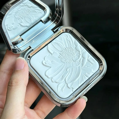 KIKO Cipria compatta per il viso, effetto matte, protezione solare, fissante, controllo del sebo, lunga durata, con specchio e applicatore a forma di piumino, adatta a tutti i tipi di pelle.