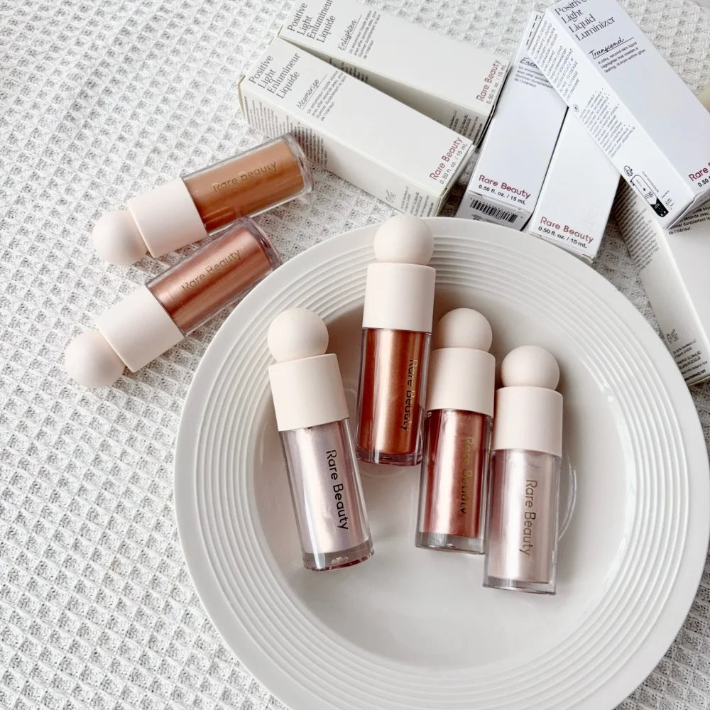 Rare Beauty Illuminante Innovativo Effetto Seta Leggero, Lucidalabbra Resistente all'Acqua a Lunga Durata, Contouring Liquido, Cosmetici Regalo