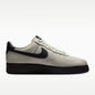 Sneakers Nike Air Force 1 con design a blocchi di colore, tomaia grigio-viola, suola spessa nera, modello di tendenza IZ6168-001
