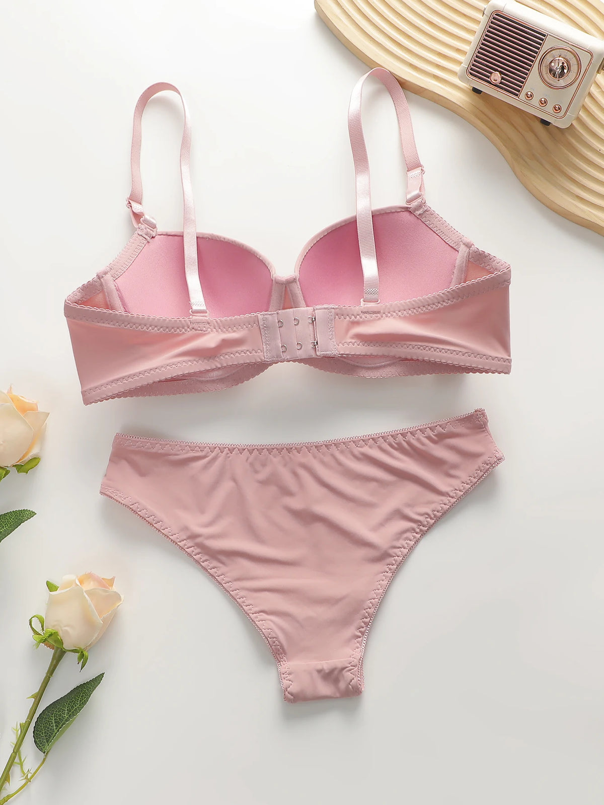 Nuovo set da 2 pezzi quotidiano in tinta unita di vendita calda con reggiseno push up con bordo in acciaio per set intimo donna J2611