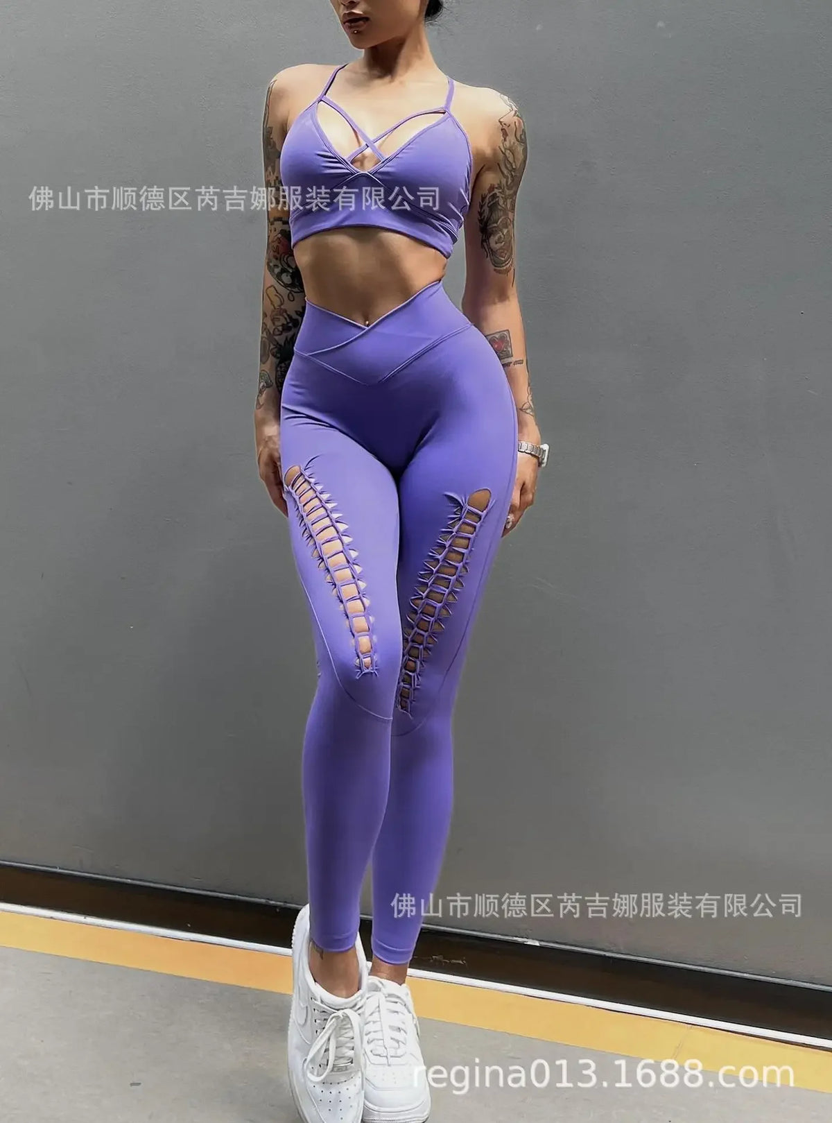 Reggiseno sportivo leggero a V profonda e sexy, pantaloni yoga a vita alta modellanti e scollati da donna