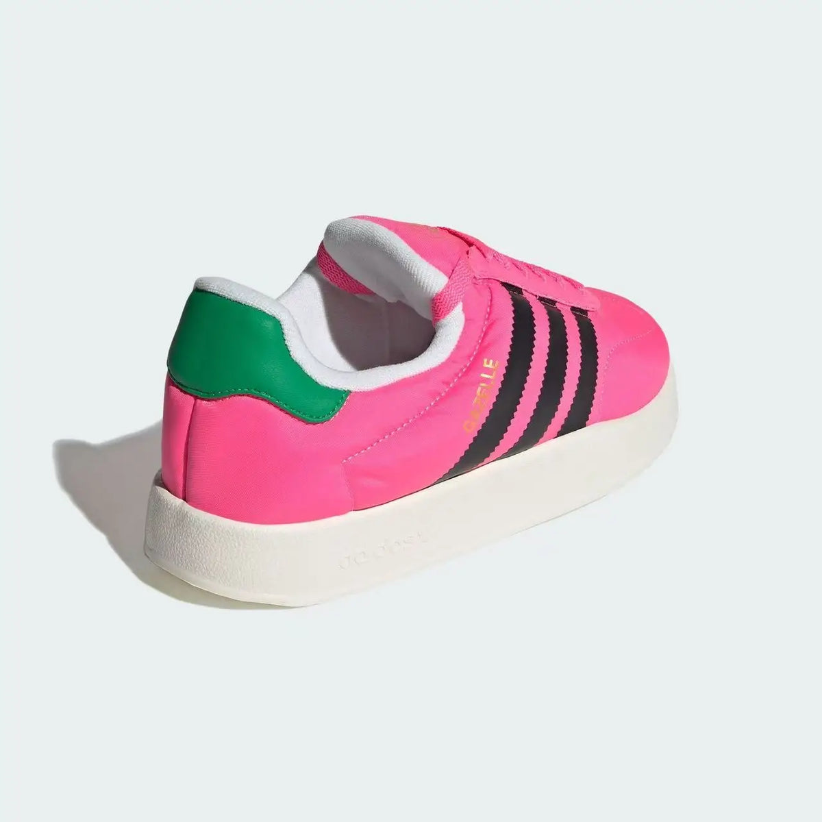 Sneakers Adidas Originals con suola spessa, in nylon rosa lucido e tacco a contrasto, scarpe casual con plateau, modello IE1433.