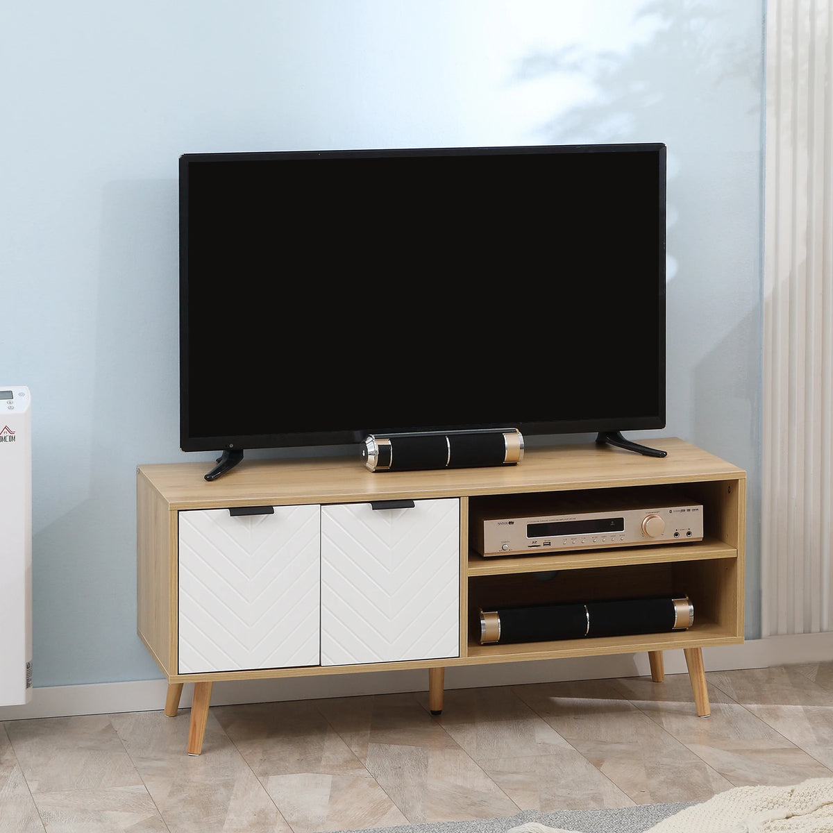 Mobile TV HOMCOM per televisori fino a 46 pollici, design scandinavo, 2 ante, 2 nicchie con passacavi, 110x39x cm