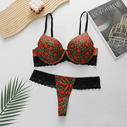 Completo intimo da donna con stampa a quadri, composto da reggiseno push-up con ferretto e perizoma, in pizzo nero con applicazioni, ideale per Natale, modello L1018.
