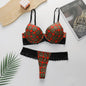 Completo intimo da donna con stampa a quadri, composto da reggiseno push-up con ferretto e perizoma, in pizzo nero con applicazioni, ideale per Natale, modello L1018.