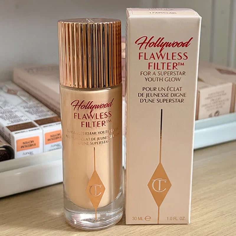 Charlotte, correttore, fondotinta liquido e cipria fissante, a lunga tenuta, controllo dell’oleosità, resistente all’acqua, facile da usare, Tilbury Cosmetics.