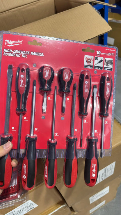 Milwaukee 4932471808 Set di 8 Cacciaviti, Manici Ergonomici Rossi/Neri, Punte Magnetiche per Lavori di Fissaggio in Fai-da-Te e Professionali