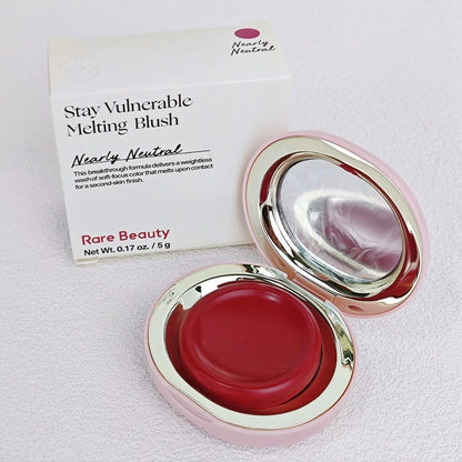 Rare Beauty Blush in Crema Effetto Fondente, Texture Opaca e Perlescente, Blush Glitterato, Illuminante, Nutriente, Idratante, Lucidalabbra