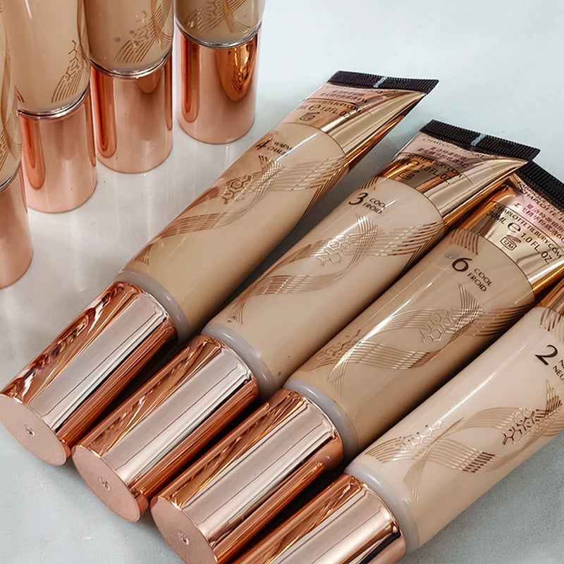 Charlotte Tilbury Soft Light Essence Fondotinta Liquido con Acido Ialuronico per un Aspetto Sano e Luminoso Naturale, Cosmetici per Pelle Secca