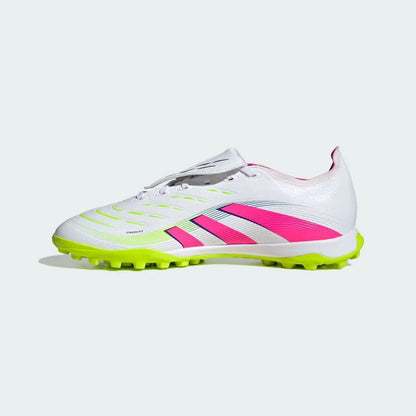 Scarpe da calcio Adidas Falcon con linguetta pieghevole, bianche e rosa, per campi in erba sintetica, modello JS0385.