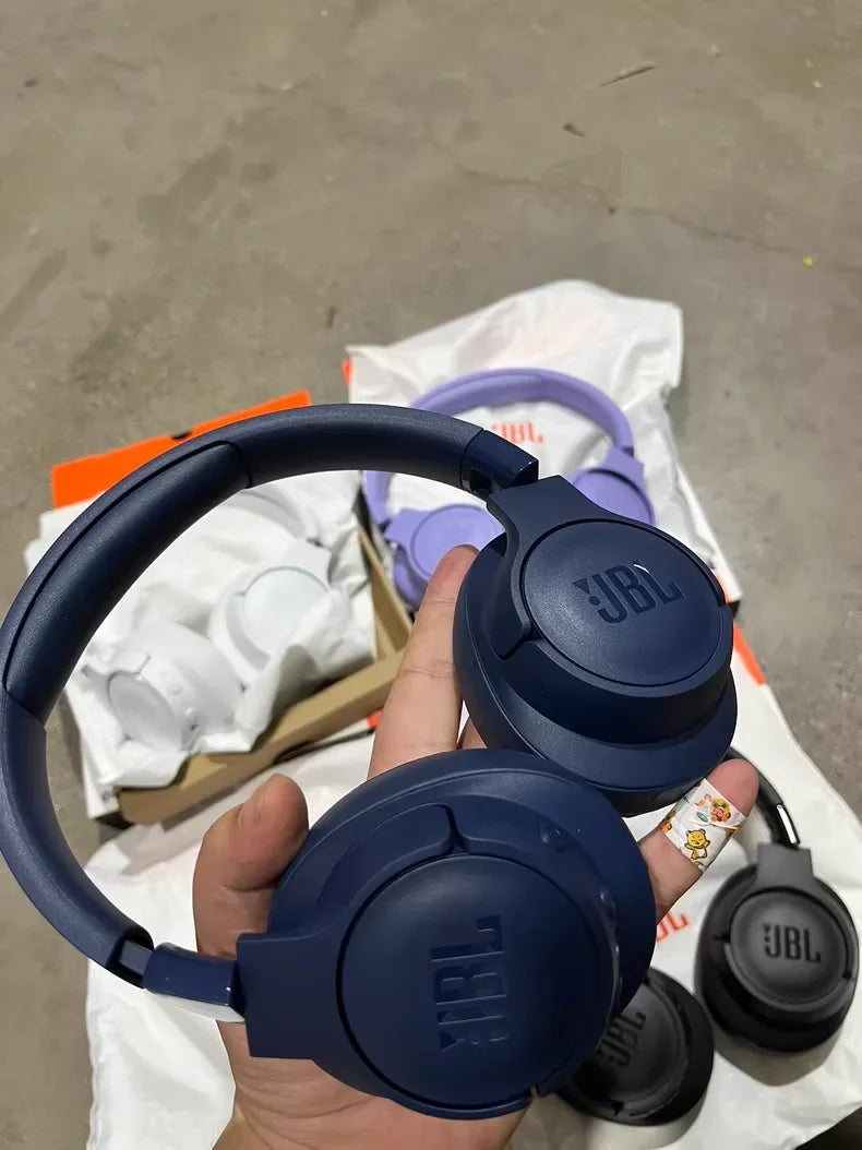 Cuffie wireless JBL Tune 720BT, modello on-ear, con tecnologia Bluetooth 5.0, cancellazione del rumore, ideali per il gaming e lo sport, con funzione vivavoce, 720 BT.